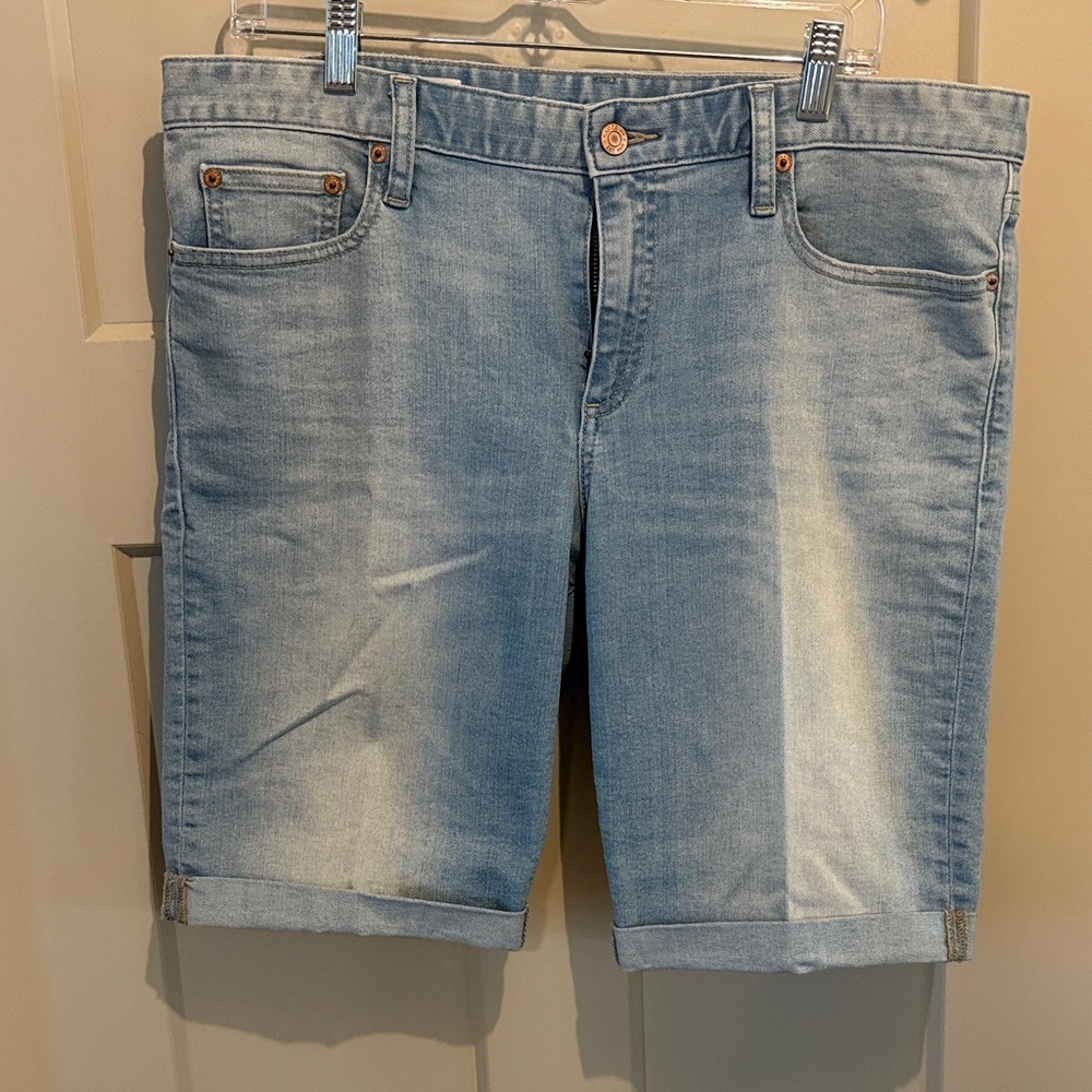 GAP Light Blue Denim Skinny Bermuda Shorts Size 32 Women’s